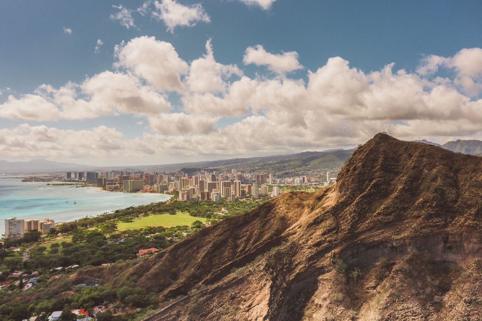 Waikīkī, Kapiʻolani Park and the Honolulu skyline seen from the rim of Diamond Head crater, Oʻahu
